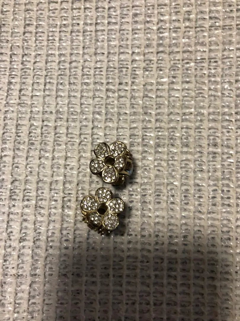 Thumbnail of Set of 2 flower-shaped hair clips