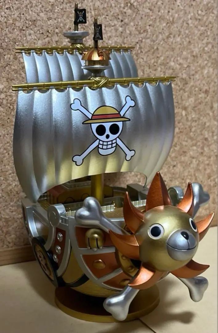 ONE PIECE 海外限定フィギュア メガワーコレ サニー号 ゴールド