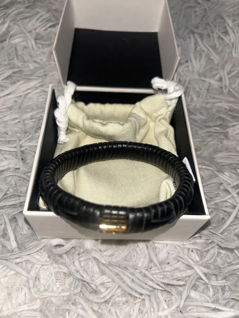 M*A様 LOEWE ロエベ レザー ブレスレット バングル 箱 保存袋 LOEWE - ロエベ バングル ブレスレット レザー☆の通販 by