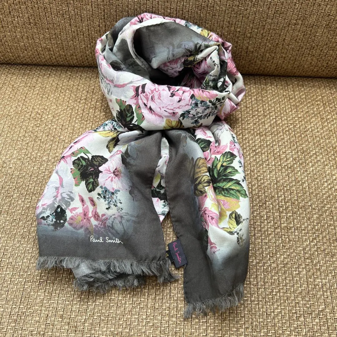 シルク100%　Paul smith ポールスミス　花柄　ストール　イタリア製 シルク100%Paul smith ポールスミス花柄ストールイタリア製