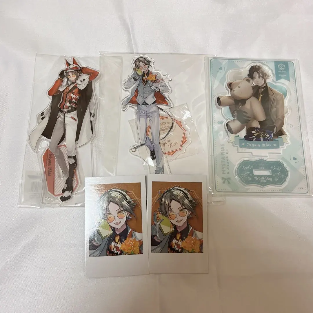 Thumbnail of Mysterious Acrylic Standee & Cheki-style Card