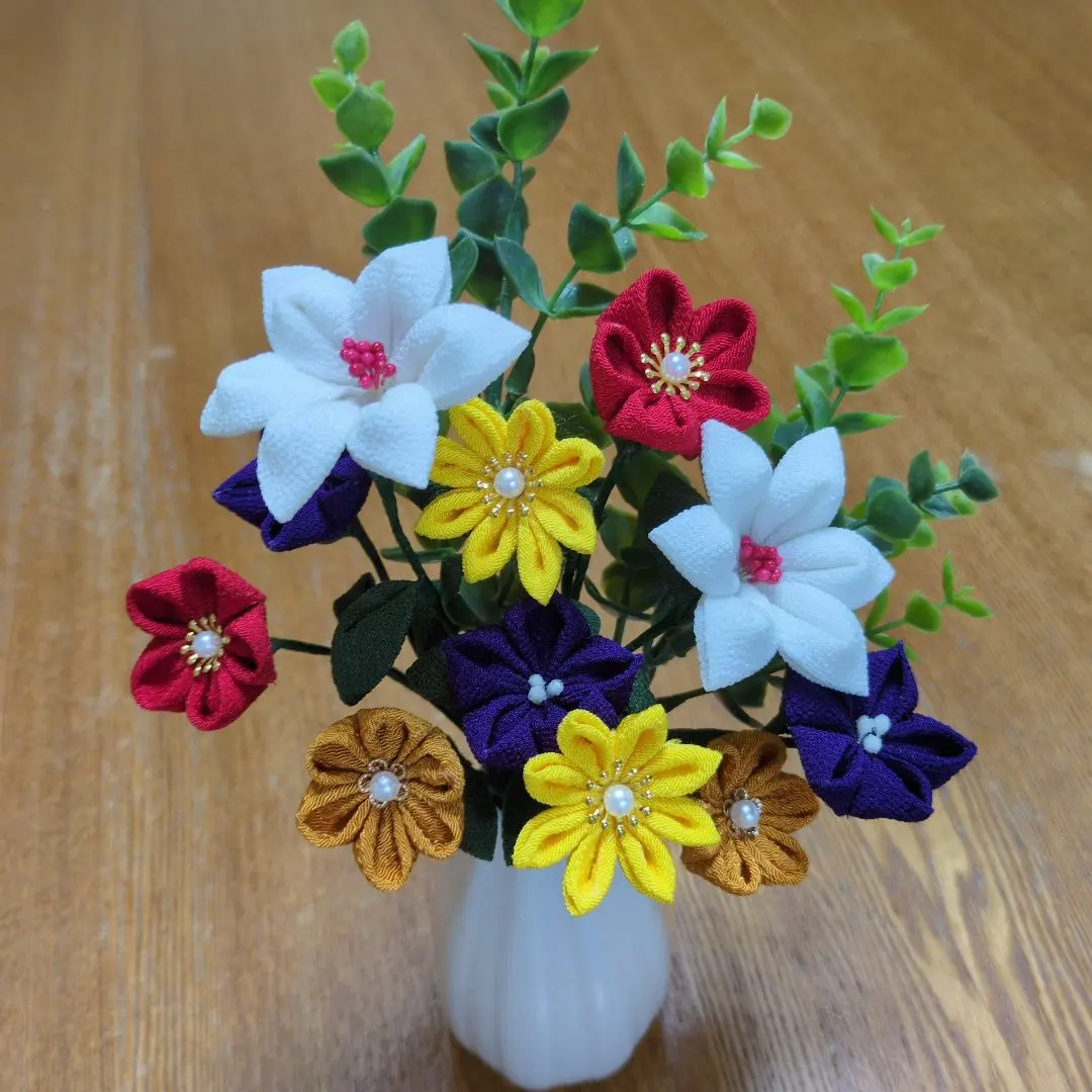 Thumbnail of Tsumami Zaiku Arrangement (Buddhist Flowers)