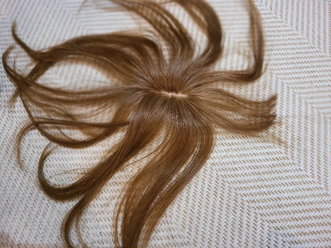 棕色 頭頂部假髮 帶夾子 的縮圖