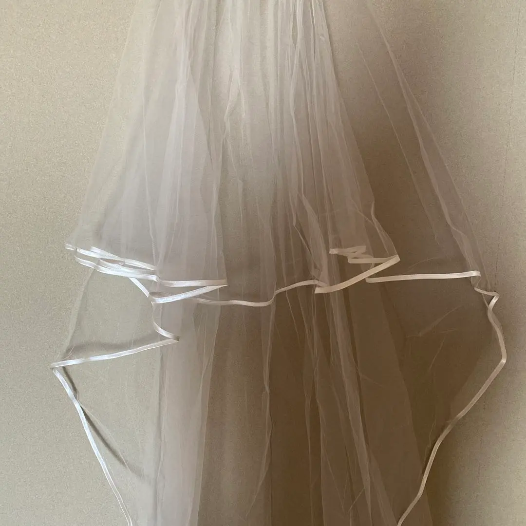 Thumbnail of White tulle long wedding veil