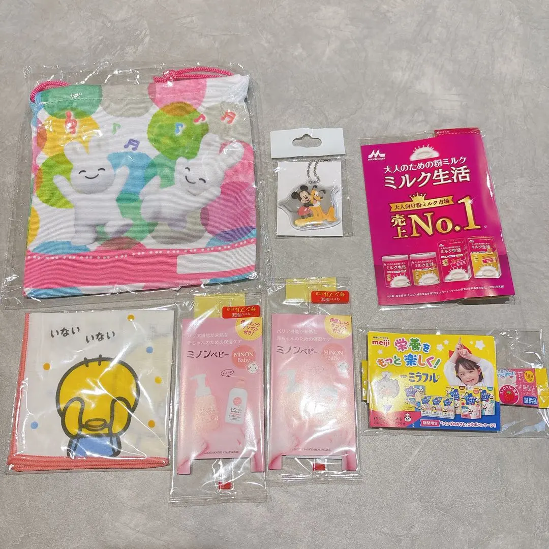 Thumbnail of 7-piece set: Meiji Mirafull Milk Life, gauze, drawstring bag, strap, baby supplies