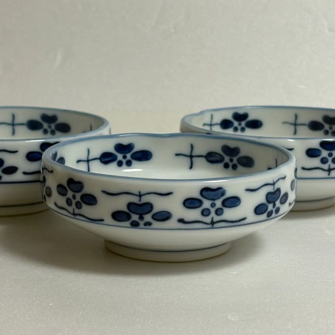 Thumbnail of Showa Retro Small Bowls, Small Plates, Deep Plate, Set of 3