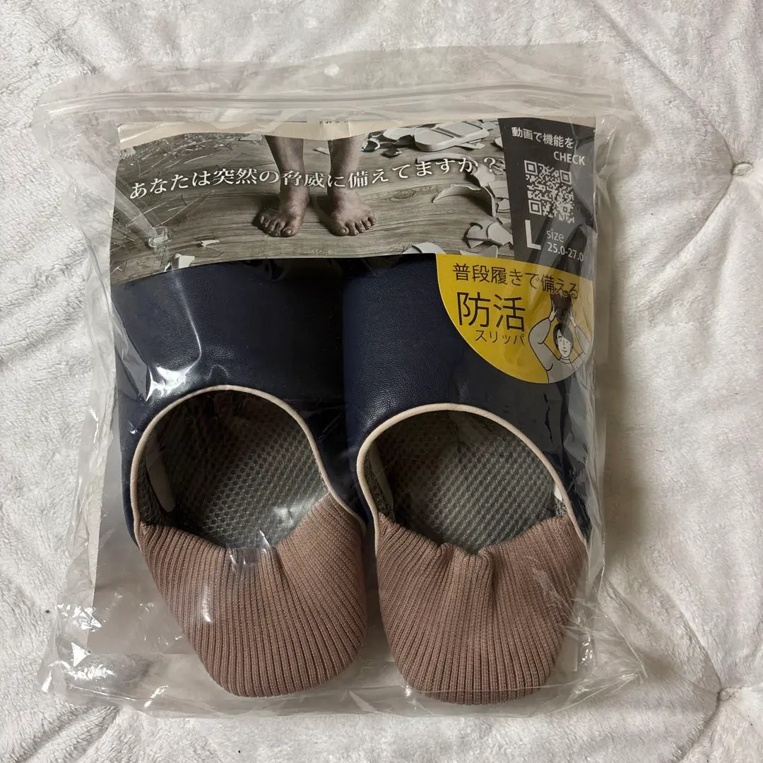 Thumbnail of Price reduced! Anti-slip slippers, size L