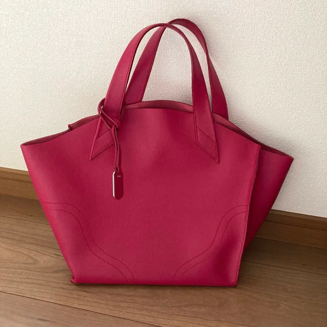 美品 FURLA ユッカ トートバッグ A4可 レザー 白 c740 - メルカリ