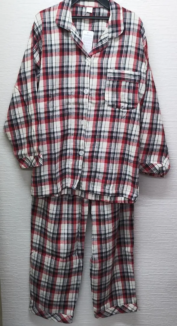 Thumbnail of New Women's Flannel Checkered Pajamas Red x White L