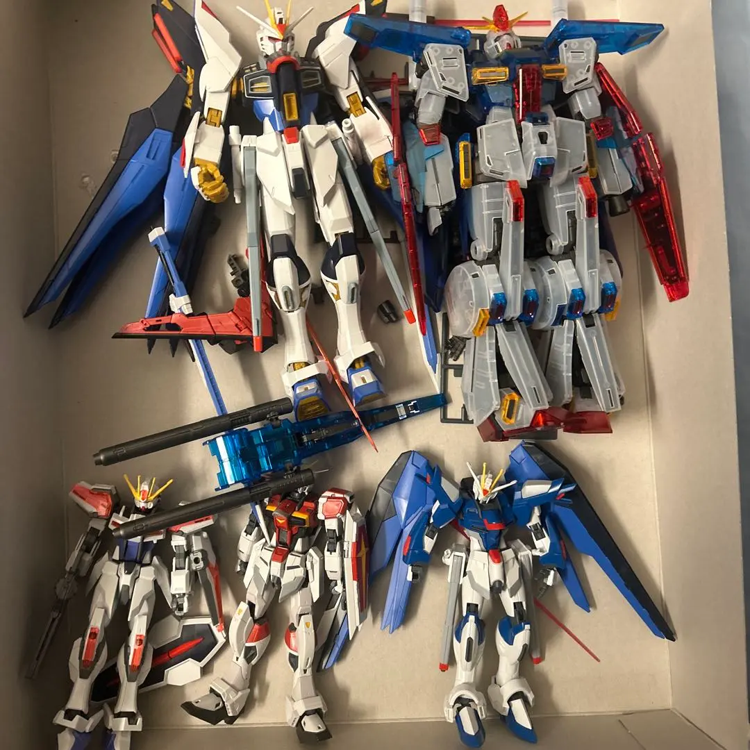 Thumbnail of Gunpla 5-piece set, including RG