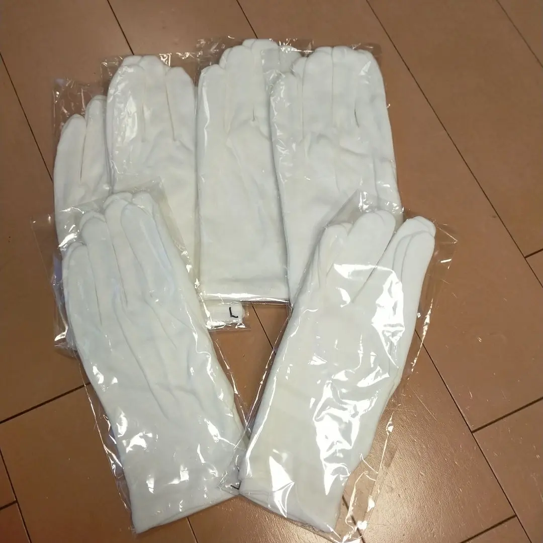 Thumbnail of 16 sets of white gloves