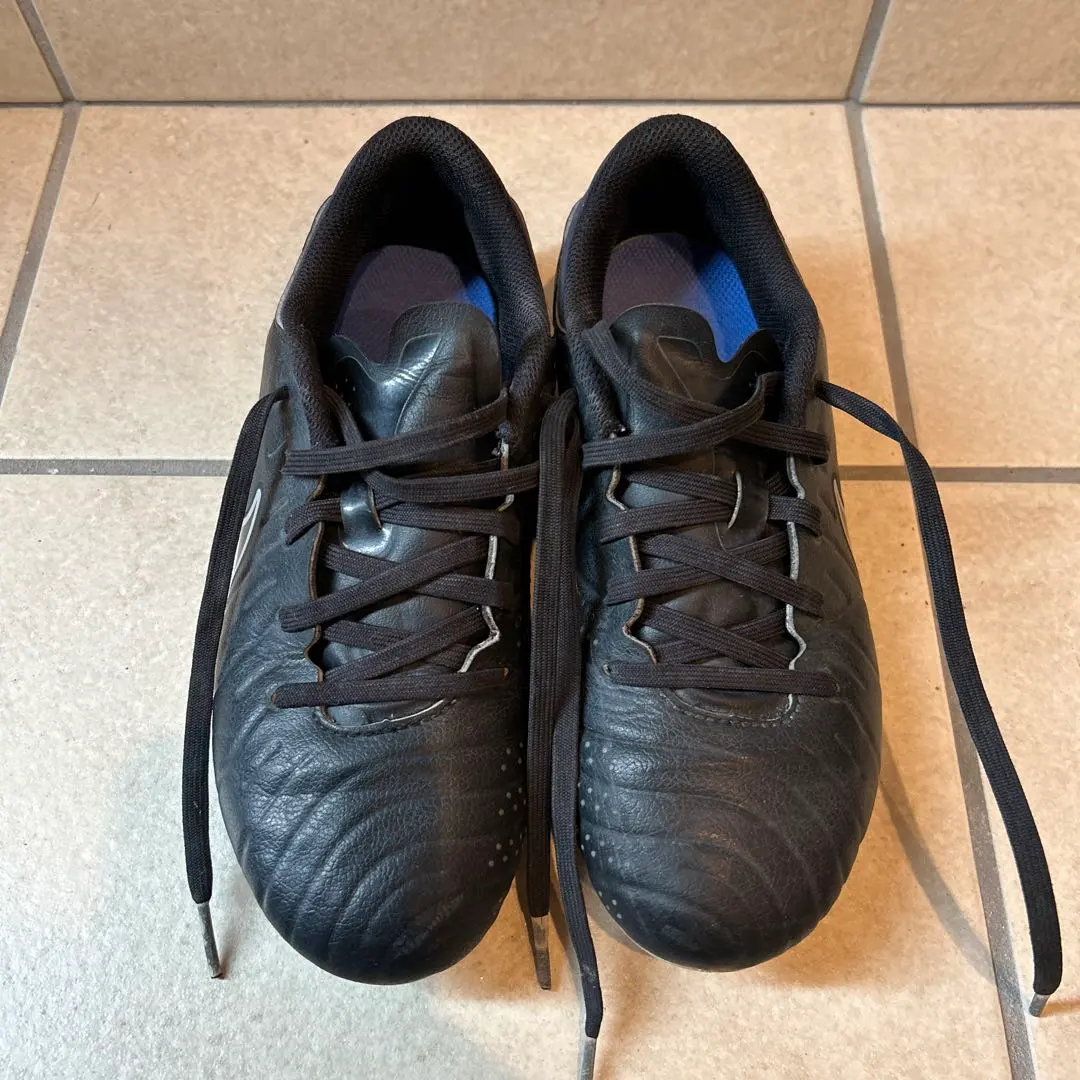 Thumbnail of Nike Tiempo black soccer cleats, 22cm