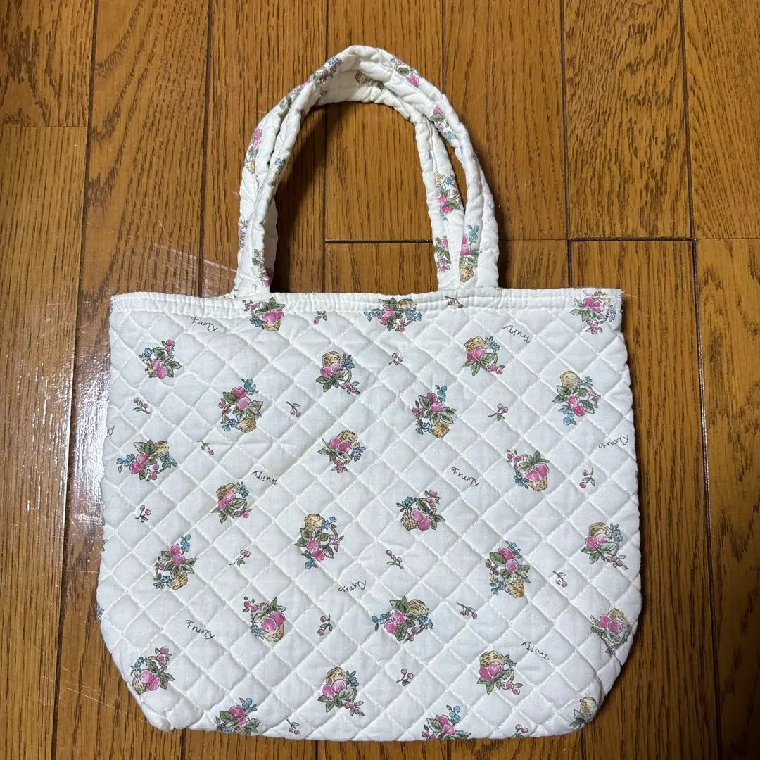 Thumbnail of Floral quilted bag