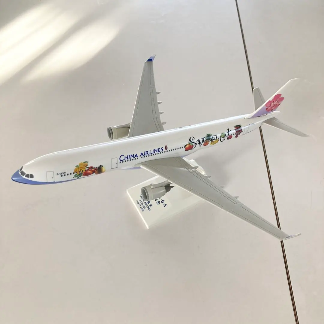 中華航空 A330-300 スイートモデル　航空機模型 Amazon.co.jp: 1:200 スケール チャイナ エアライン A330-300 B