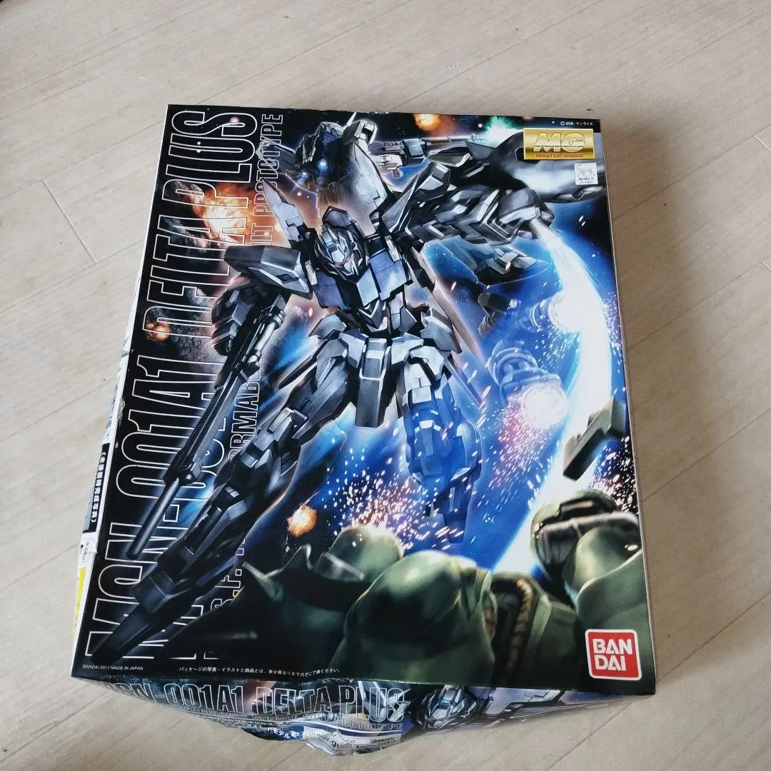 MG 1/100 デルタプラス Amazon.com: Bandai Hobby - Maquette Gundam - Delta Plus