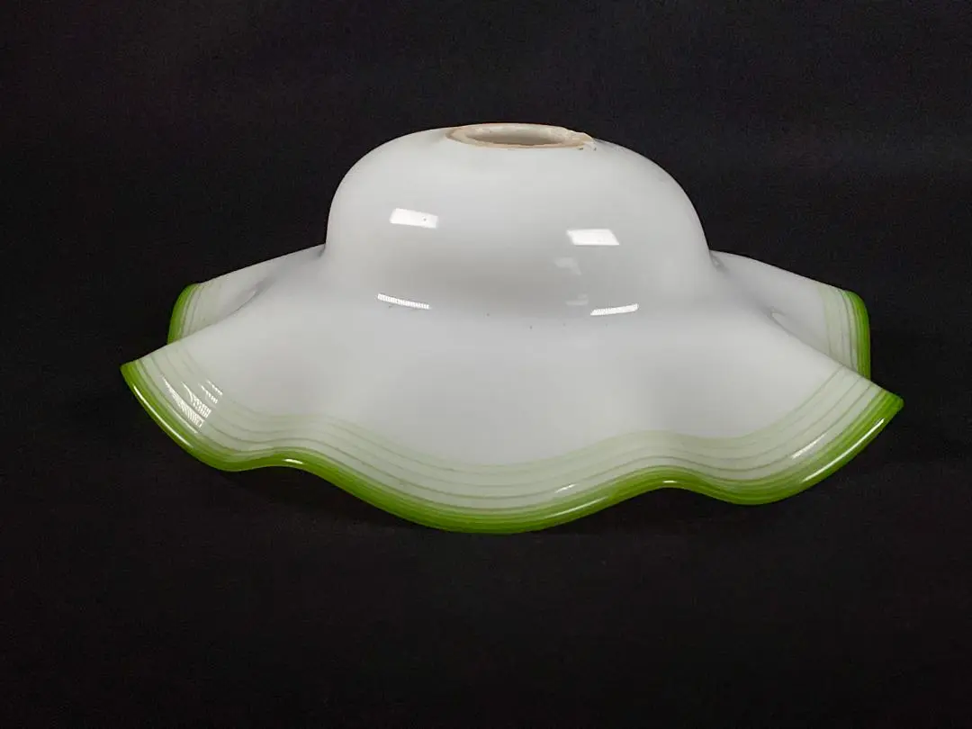 昭和レトロ　セル巻き　電笠　乳白ガラス　四角　昭和初期 昭和レトロ セル巻き 電笠 小型 乳白ガラス 蝶文様 昭和初期