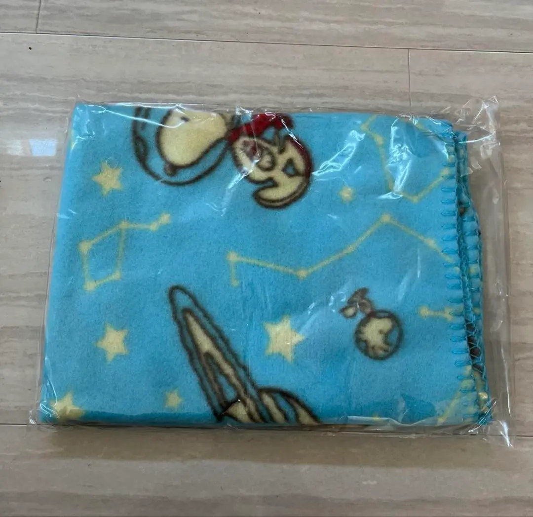 Thumbnail of Snoopy blanket, light blue
