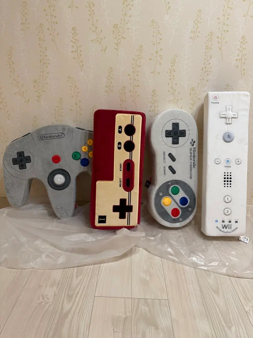 ニンテンドーミュージアム限定 巨大クッション NINTENDO64コントローラー ニンテンドーミュージアム限定 巨大クッション NINTENDO64