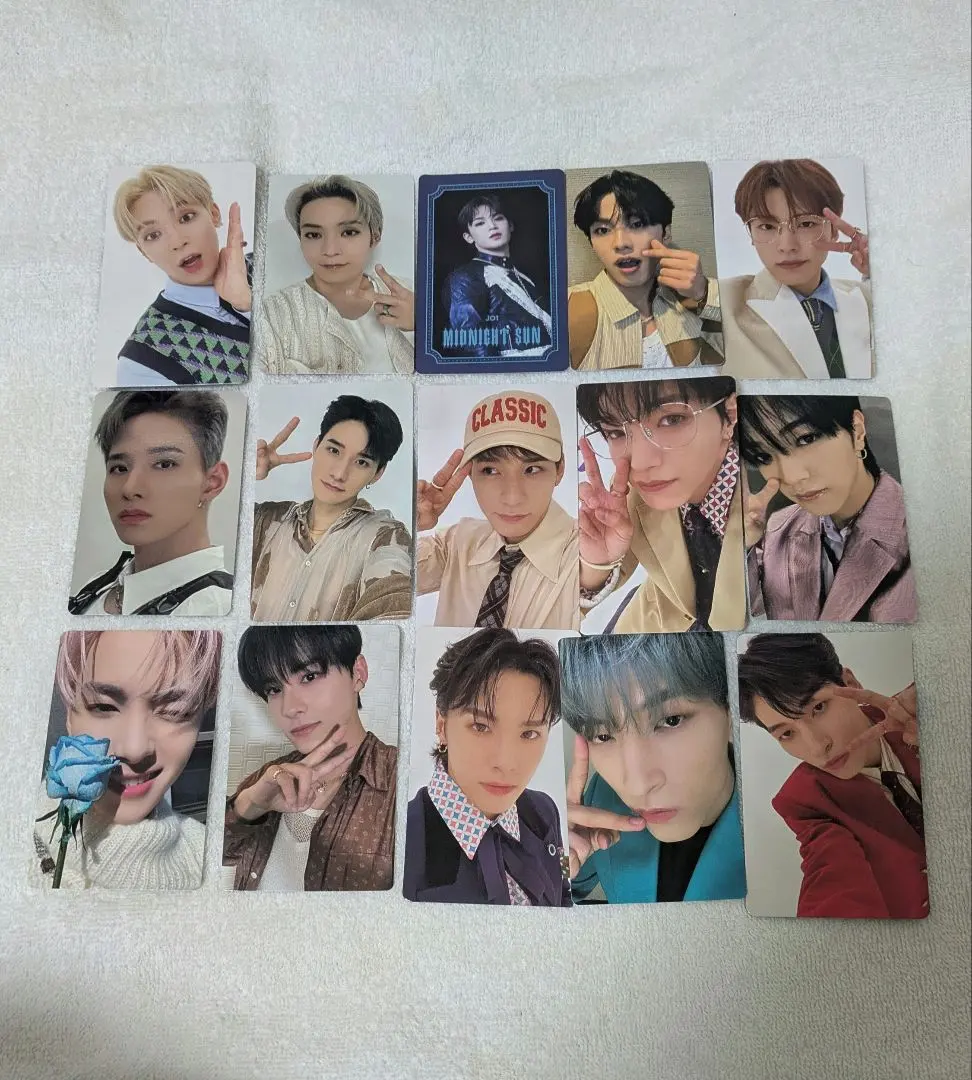 Thumbnail of 30 JO1 trading cards