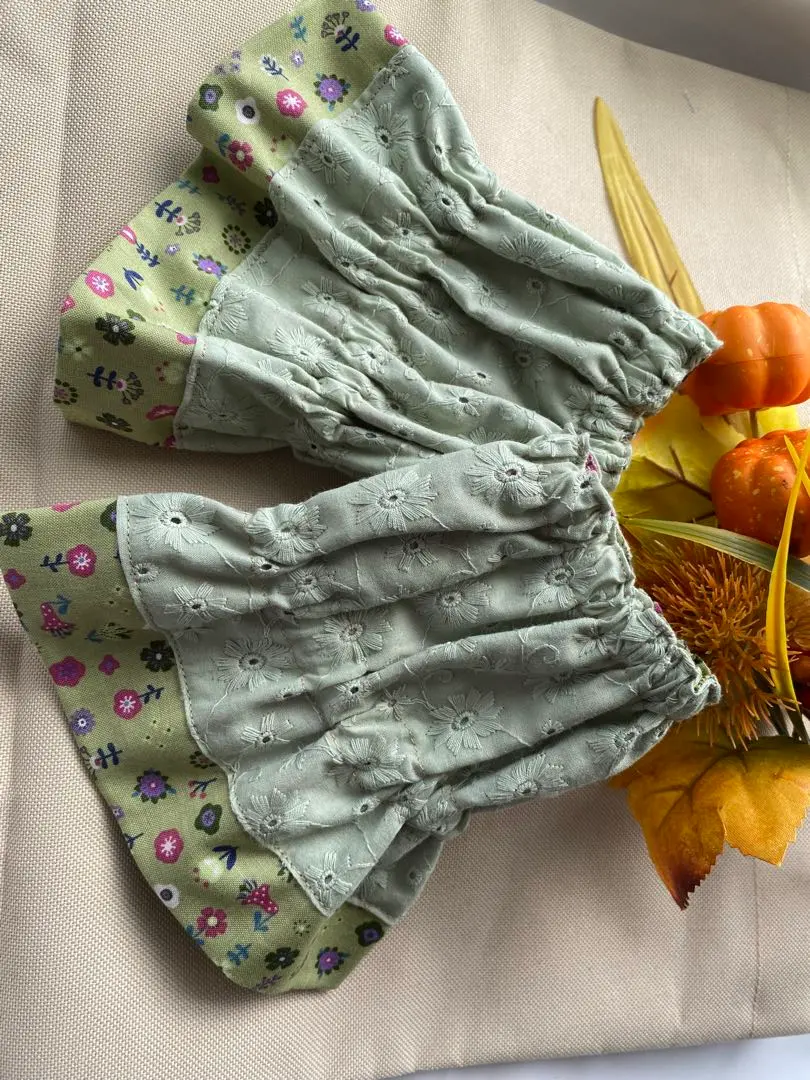 Thumbnail of Arm covers, short, handmade, green-toned, small flowers