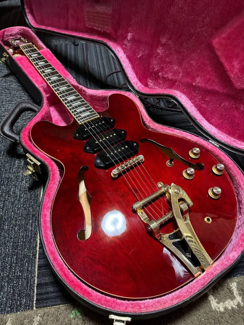 みあさん専用　Epiphone リビエラ/ビグズビ付き　赤  ハードケース付き スパークリング・バーガンディー！60年代の不朽の名器エピフォン