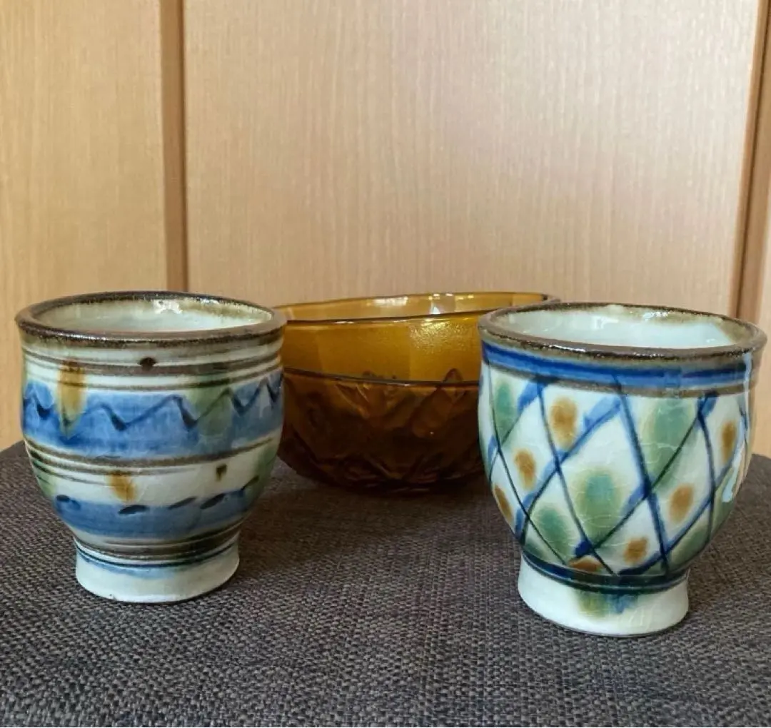 Thumbnail of Two Yachimun teacups and two glass bowls