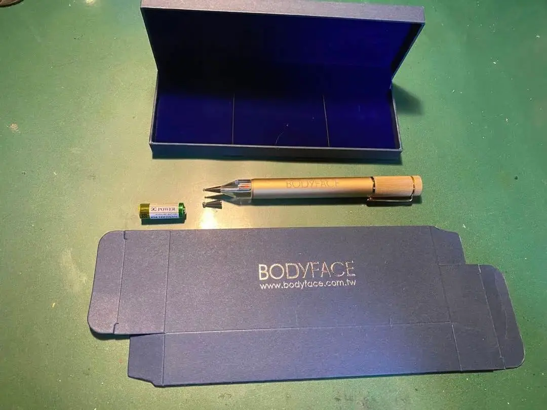 BODYFACE 耳ツボ探知機+身体顔用アタッチメント、つぼマップ、真珠シール付 BODYFACE 耳ツボ探知機、電池ミニDVD、耳つぼシール、マップ