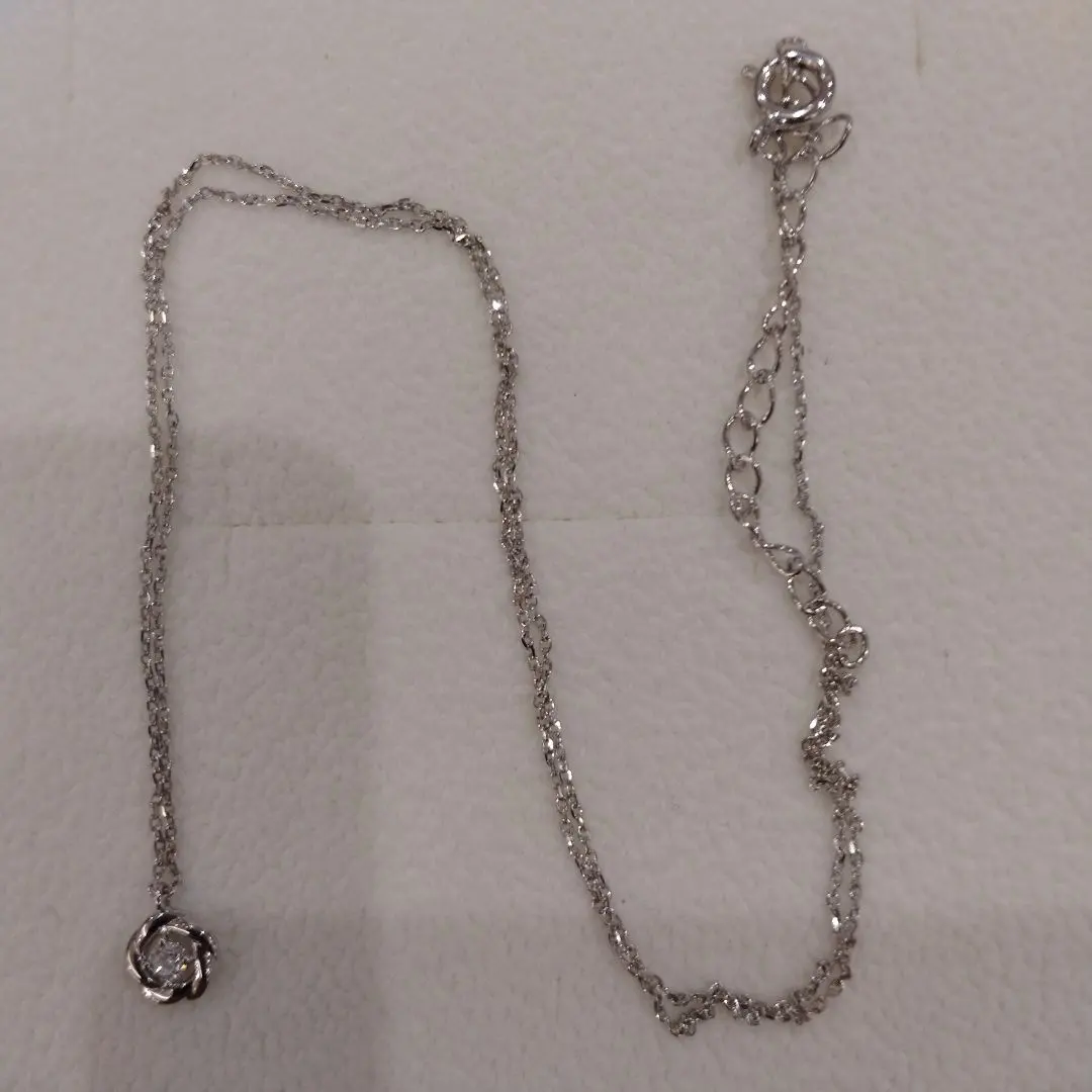 Thumbnail of Silver Rose Motif Necklace