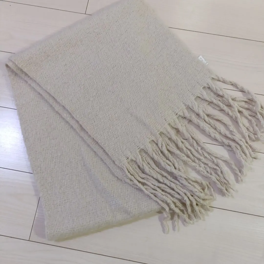 Thumbnail of 2m Beige Acrylic Scarf with Fringe, Voluminous