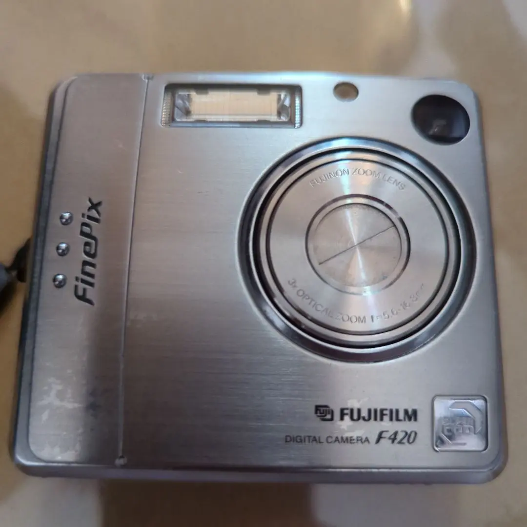 FUJIFILM FinePix F420 (新品未開封) Rare]FUJIFILM FinePix F420 Silver Digital Camera 3.1MP 3x
