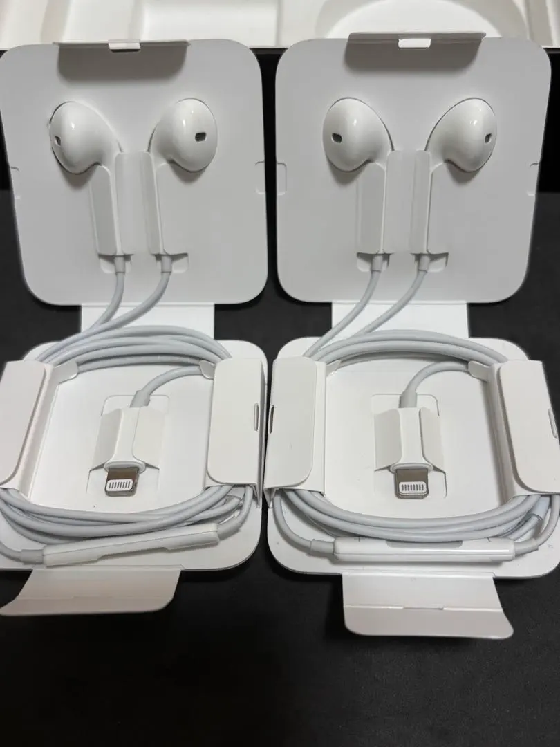 Thumbnail of iPhone genuine earphones Lightning Apple, set of 2