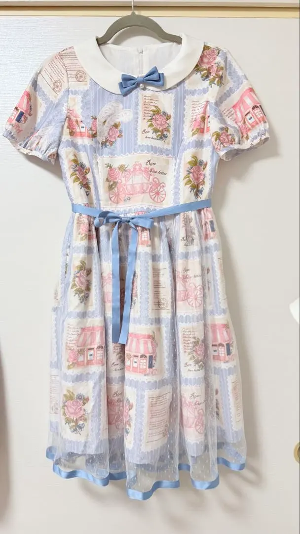 海外品牌 花紋領口洋裝 的縮圖