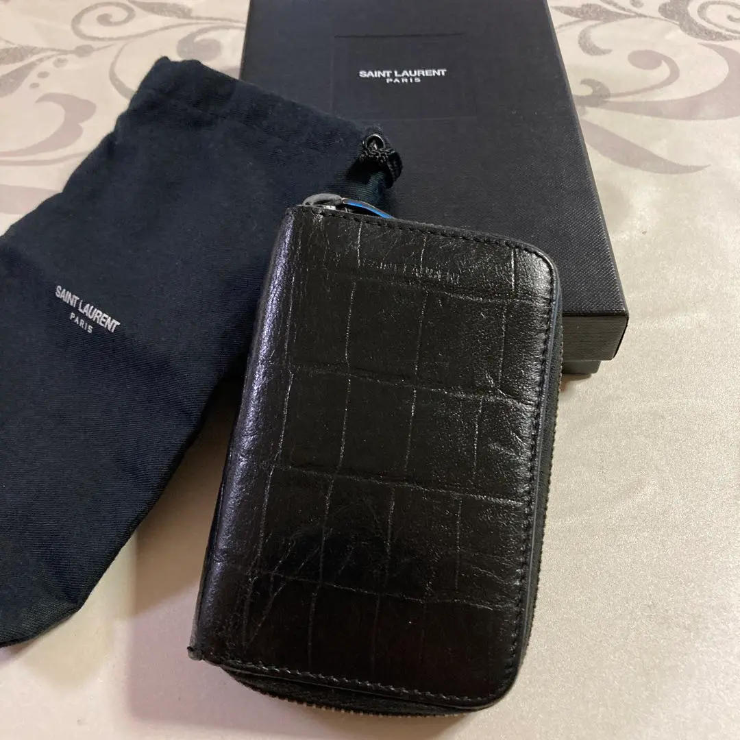 クロコダイルエンボスシャイニーレザー製 カサンドラ SAINT