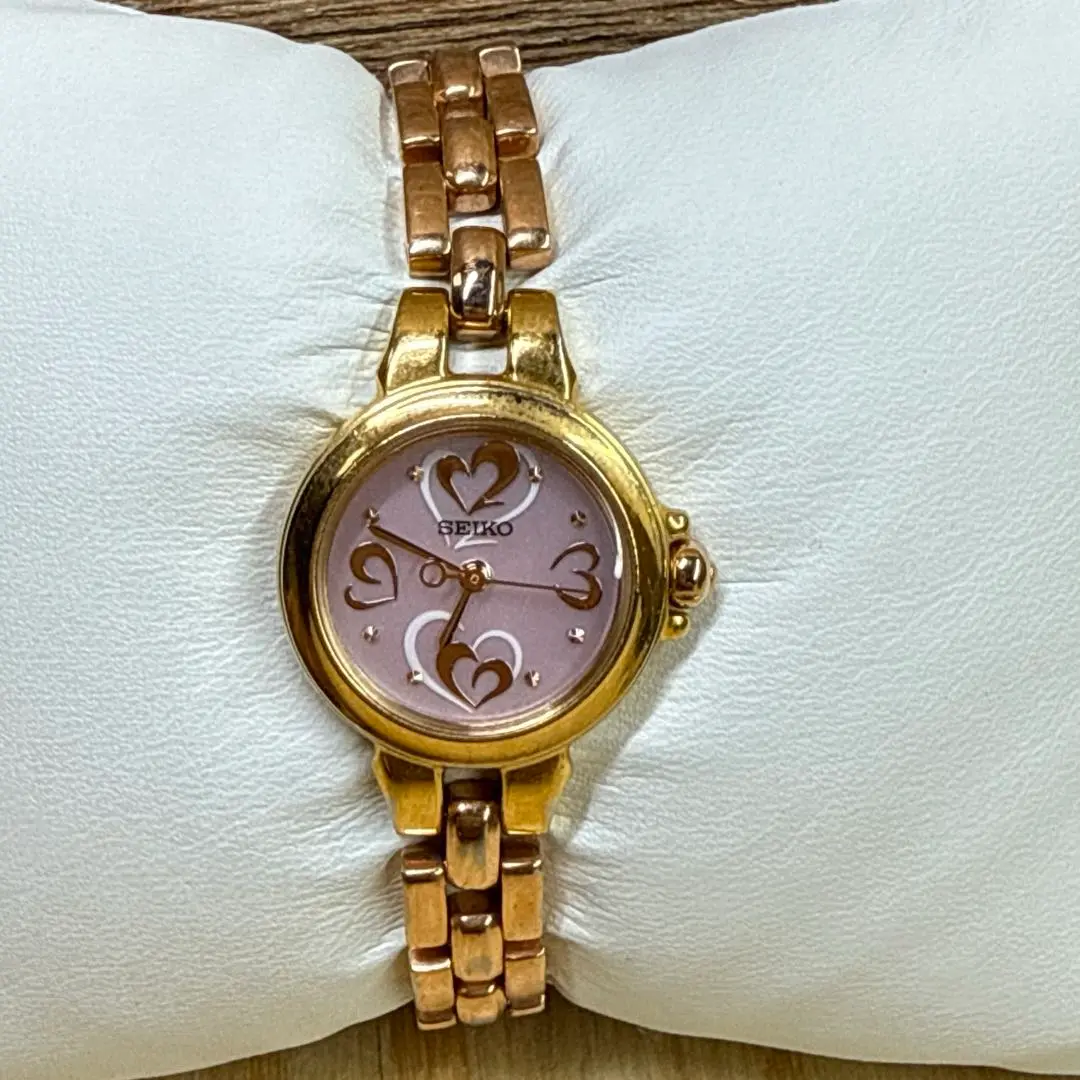 極美品【稼働品】SEIKO　セイコーV117　ハート　ピンク　ゴールド　ソーラー 極美品【稼働品】SEIKOセイコーV117ハートピンクゴールドソーラー