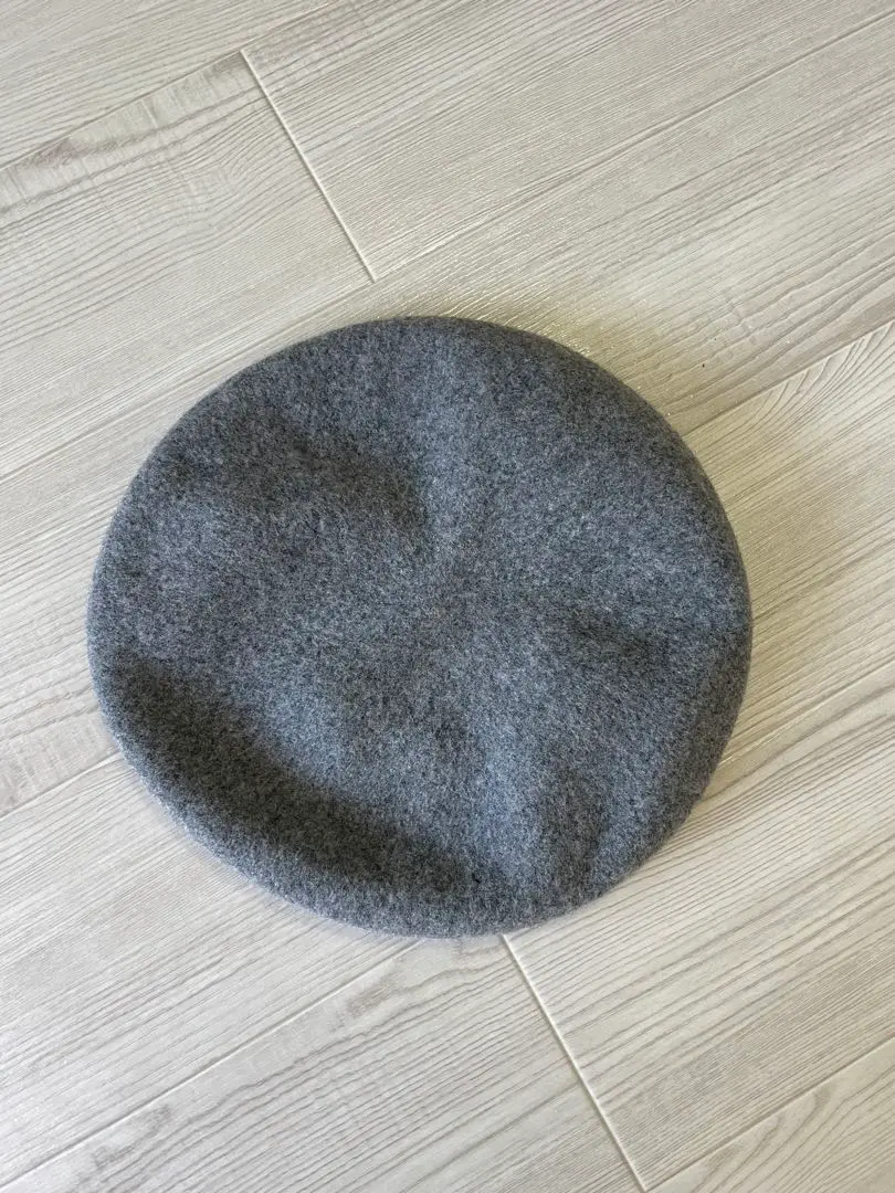 Thumbnail of Gray beret