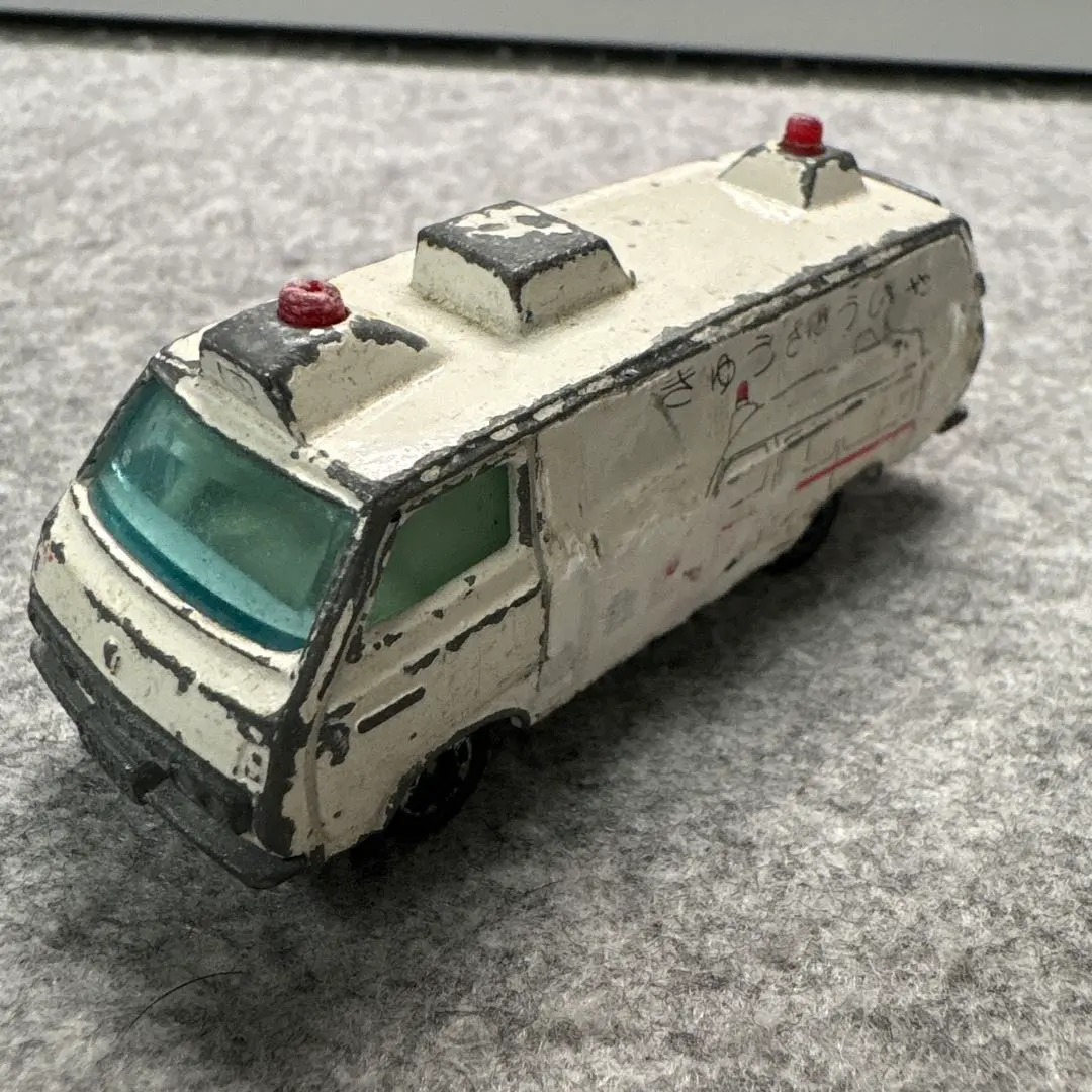 昭和レトロ トミカ 日本製 トヨタ ハイエース 救急車 初期ロット