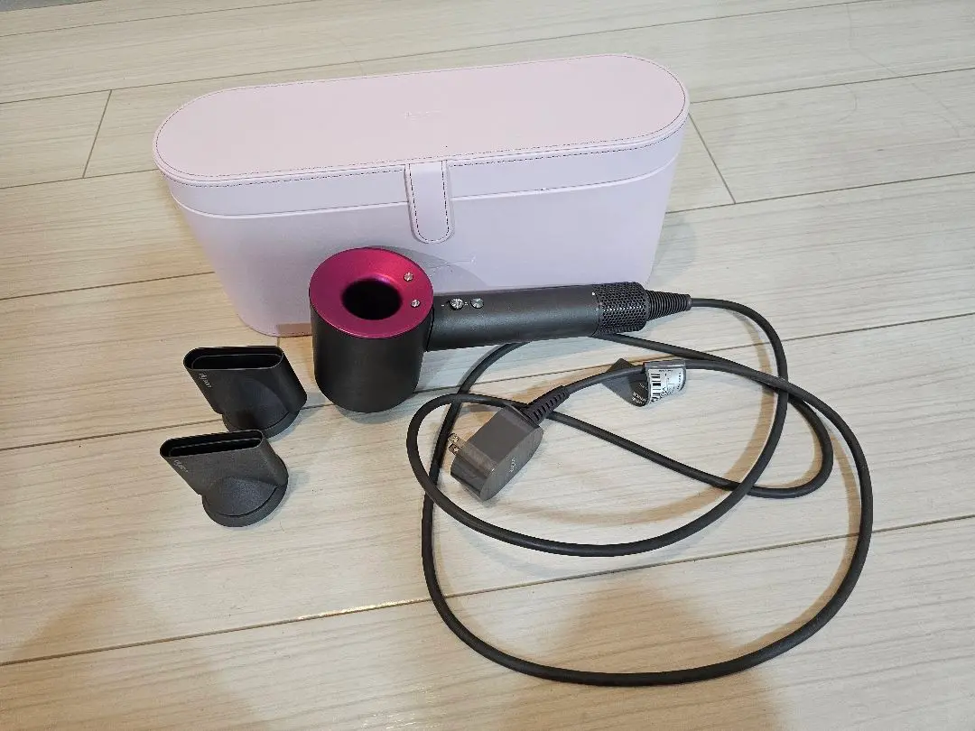 通電確認済 dyson ダイソン HD01 ヘアドライヤー ケース付き 欠品有り 通電確認済 dyson ダイソン HD01 ヘアドライヤー ケース付き 欠