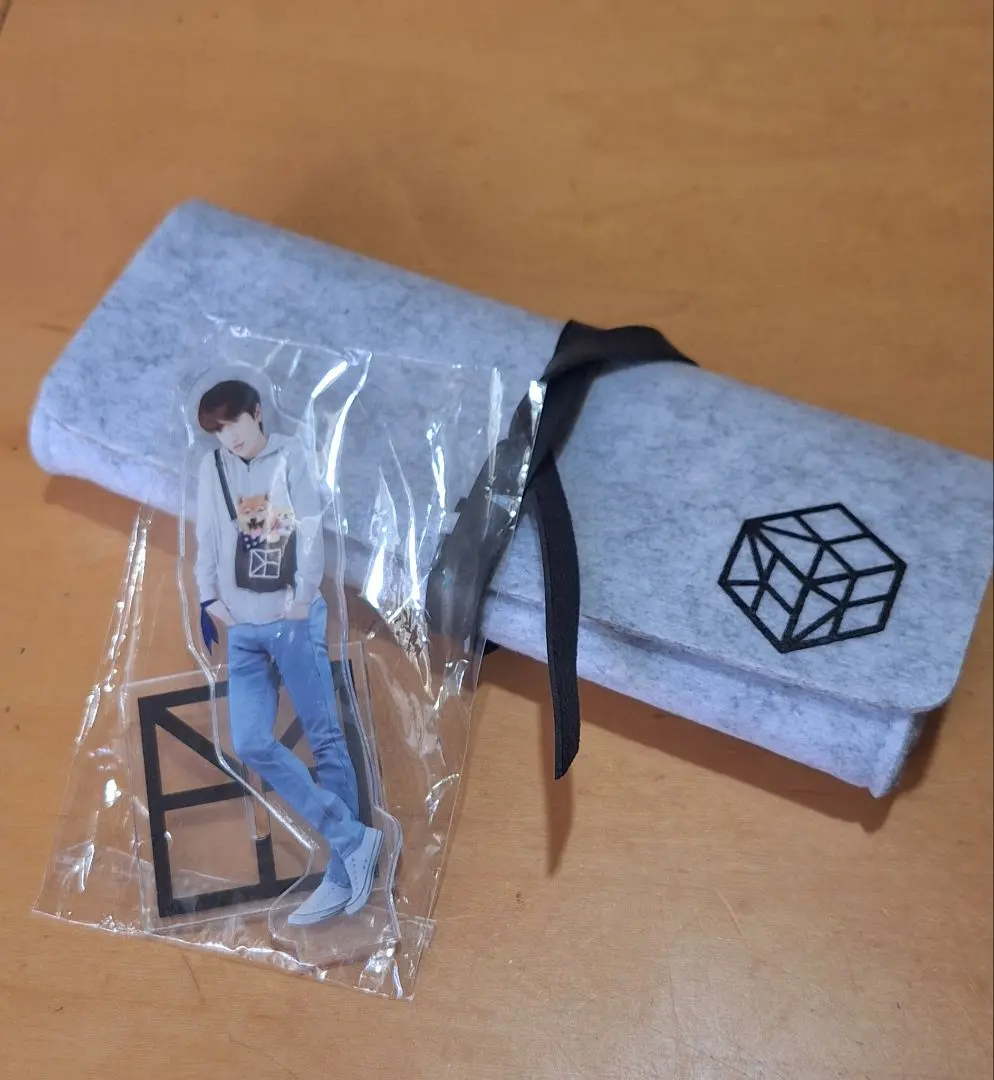 2024 CNBLUE LIFE ANTHEM グッズ ポーチ&コーム 2024 CNBLUE AUTUMN TOUR ~ LIFE ANTHEM ~」オフィシャルグッズ