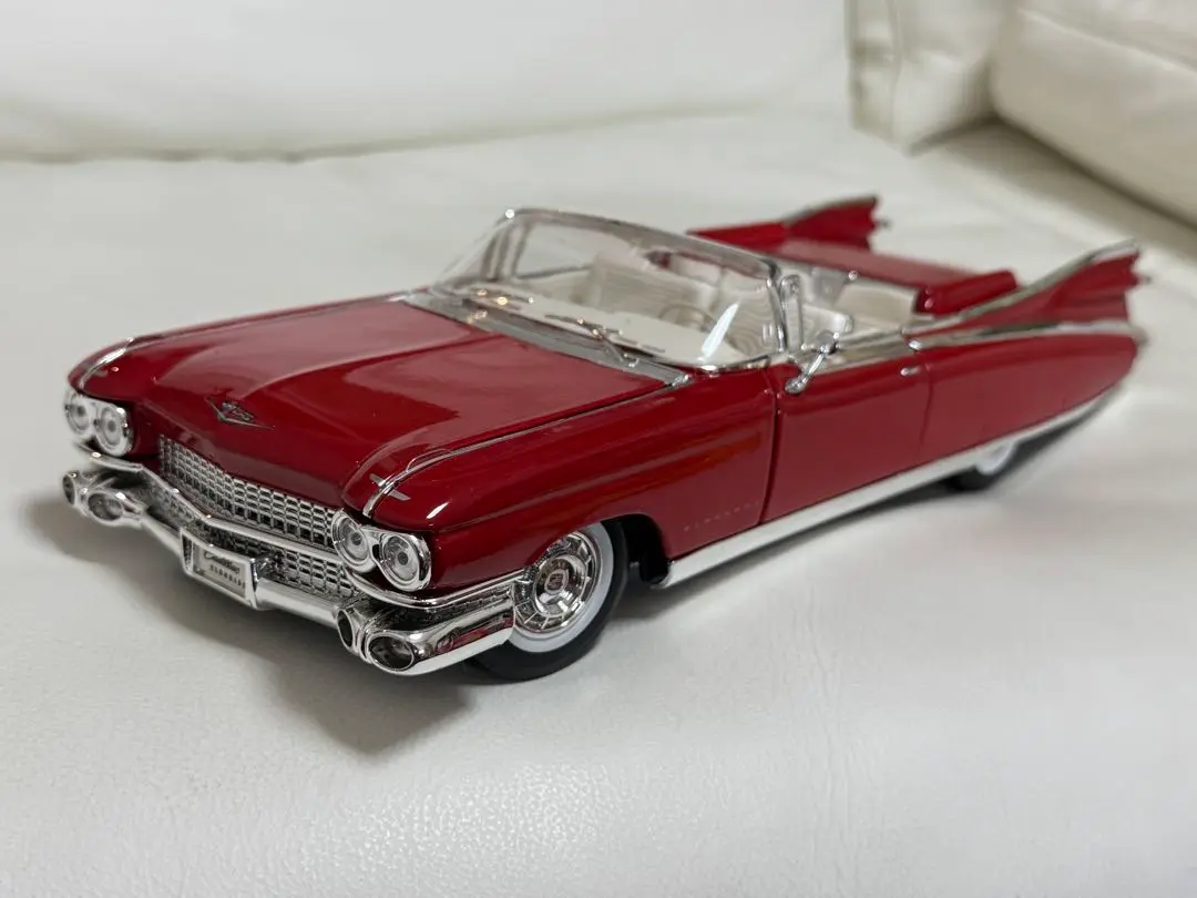 Maisto 💫 Cadillac 2000 Deville DTS 1:18 Scale Touring Sedan