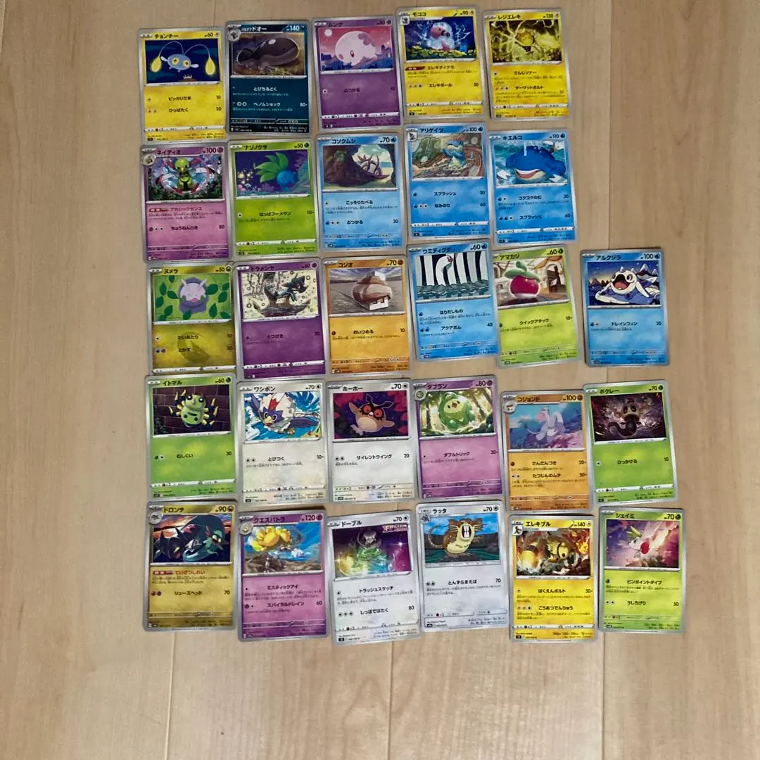寶可夢卡牌28張、閃卡5張、V卡1張、ex卡1張、寶可夢Friendas卡 的縮圖