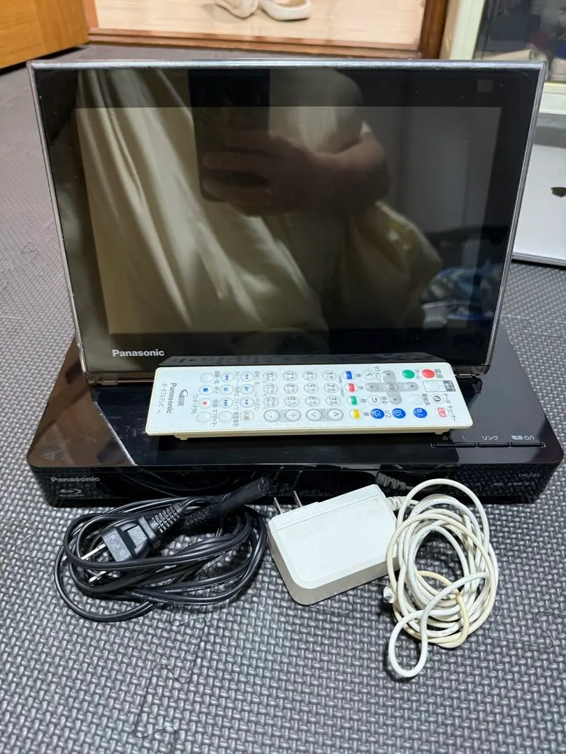 Panasonic UN-10D6D VIERA 10 英寸 便攜電視 的縮圖