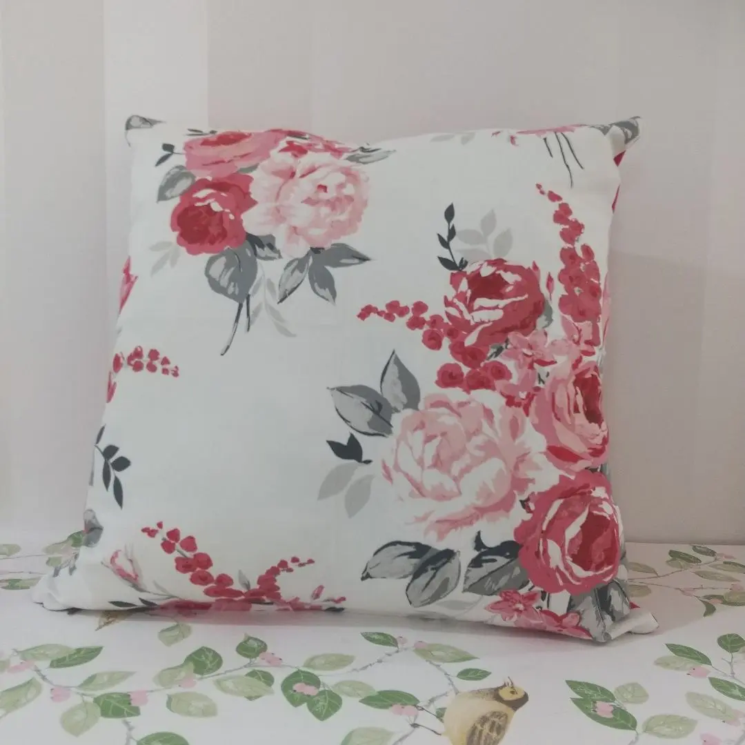 ◆最終お値下げ◆ローラアシュレイ 【新品未使用】　シートクッション 2P ローラ アシュレイ LAURA ASHLEY ワイルド ローズ柄 シート