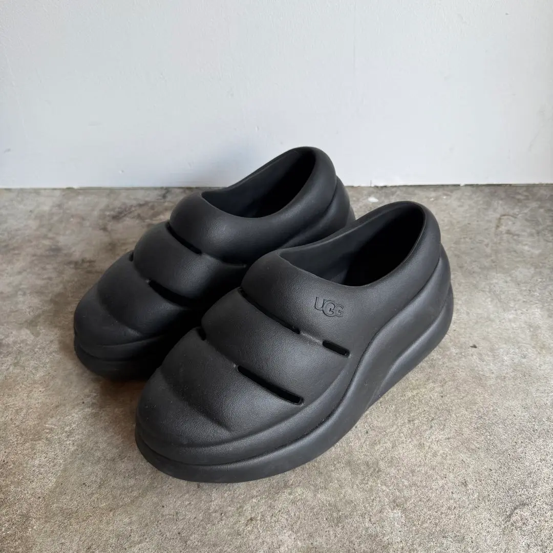 【2回着美品】UGGアグ☆ W SPORT YEAH CLOG 23センチ 黒色 2回着美品】UGGアグ☆ W SPORT YEAH CLOG 23センチ 黒色