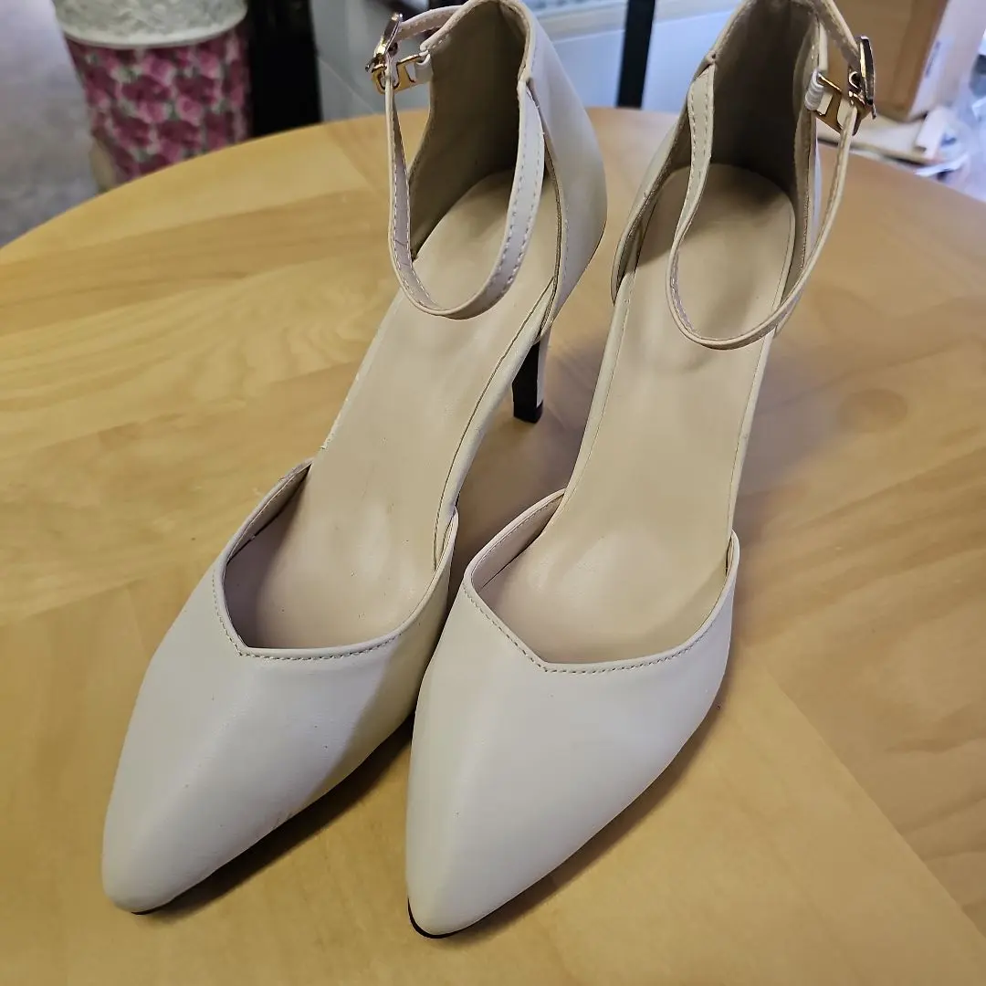 Thumbnail of Beige pointed-toe high heels