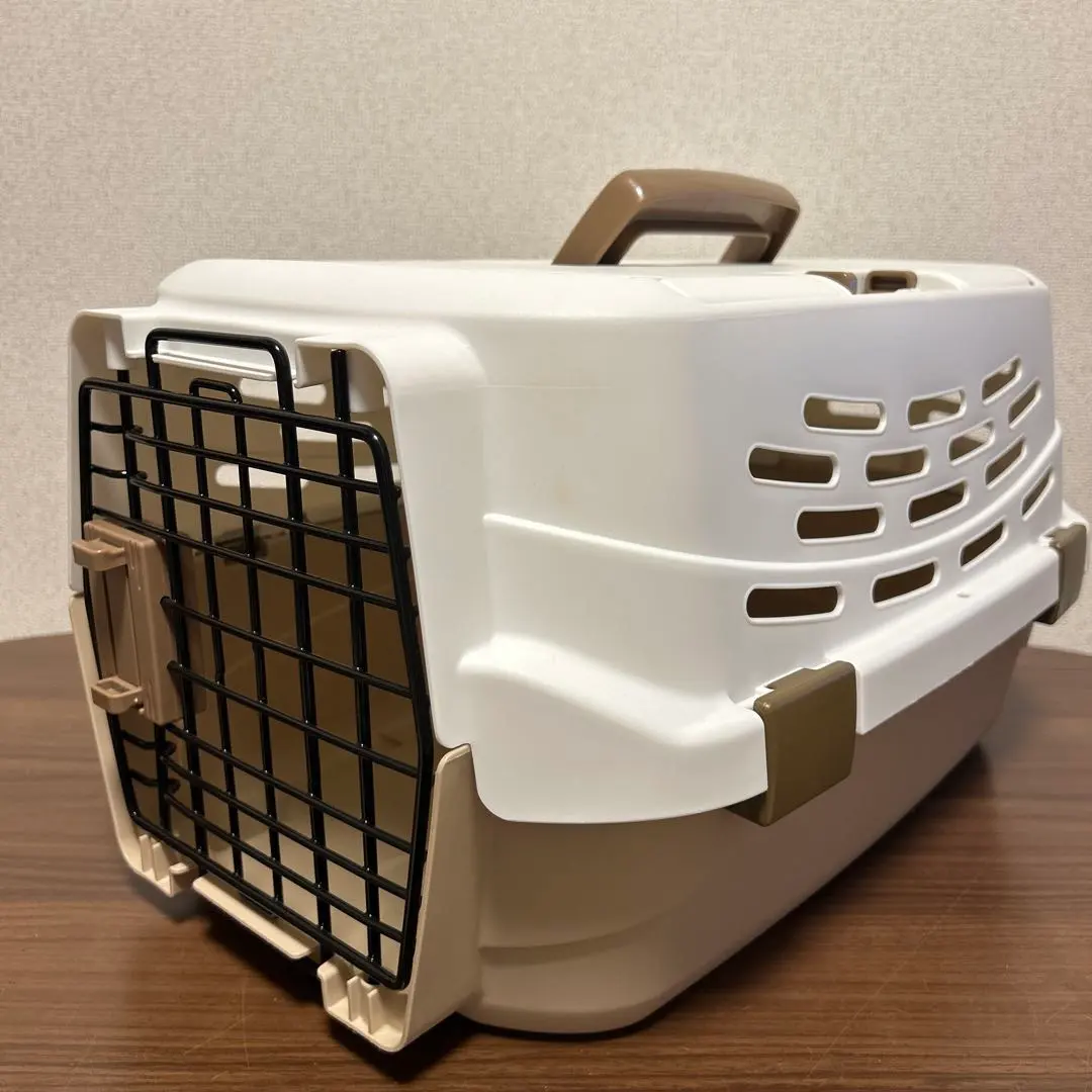 Thumbnail of Carrier Bag with Air Vents, White Brown