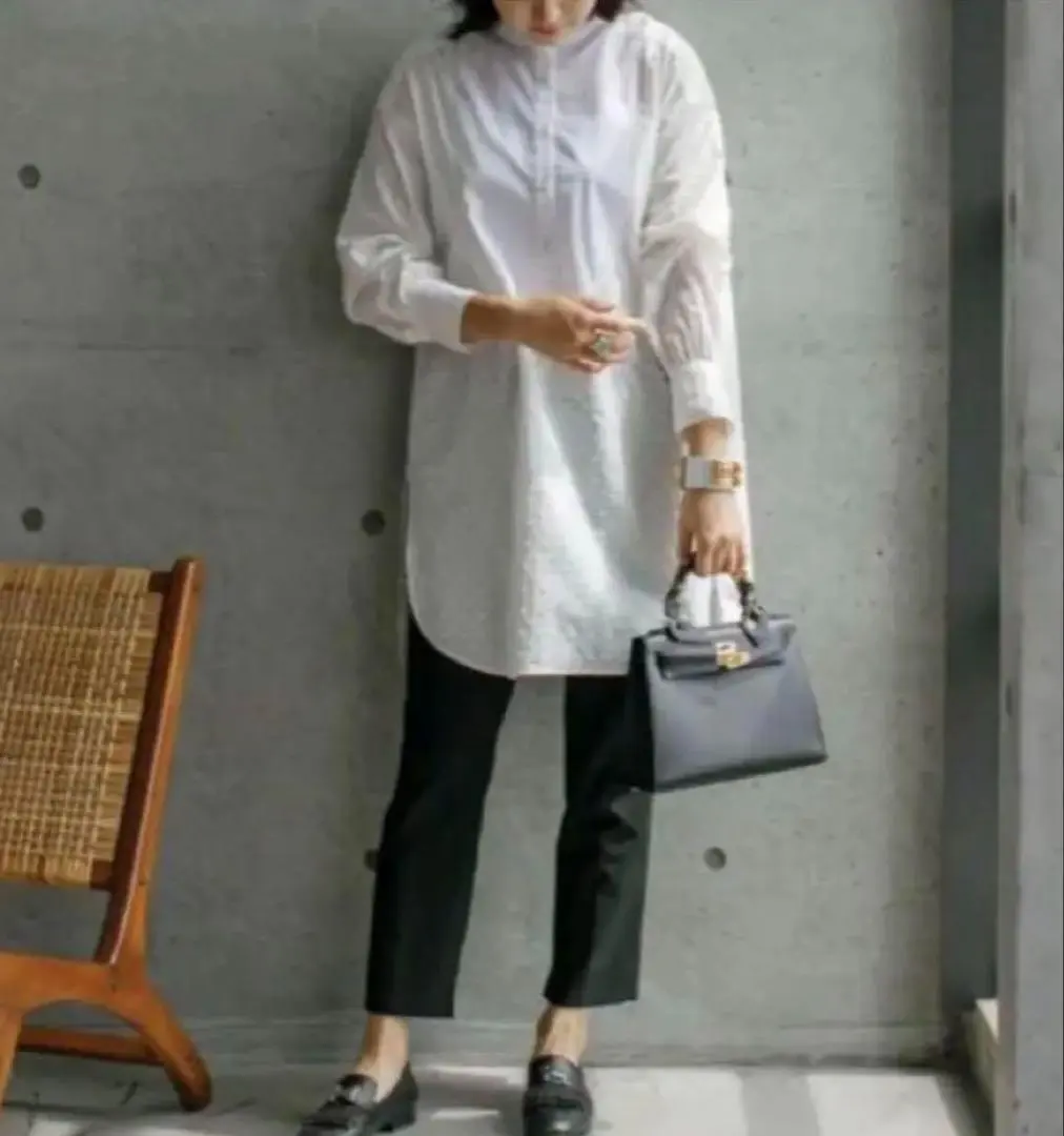 Thumbnail of Excellent condition Charmant Femme, retail price 19,000 yen, dobby weave dot band collar blouse