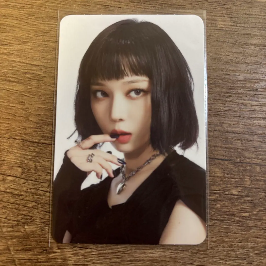 Thumbnail of aespa Winter SYNK HYPER LINE trading card