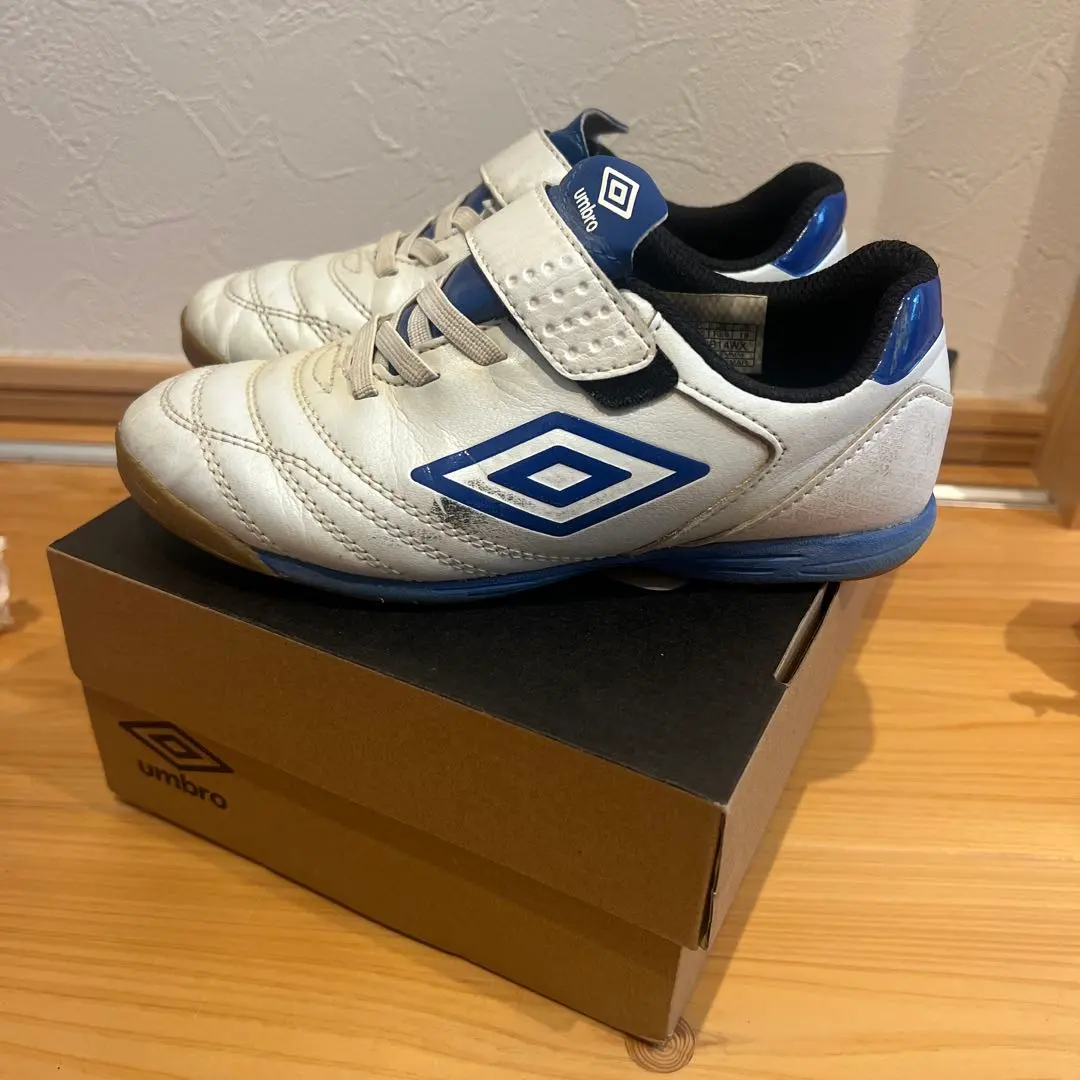 Thumbnail of Umbro soccer shoes, 18cm