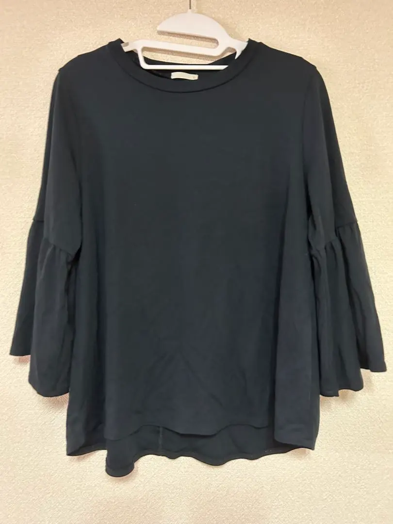 Thumbnail of GU Volume Flare Sleeve Cut-and-Sew Top, L, Black