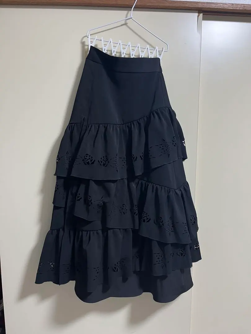 Ado×HARE】完全受注販売 レーザーカットティアードスカート ブラック